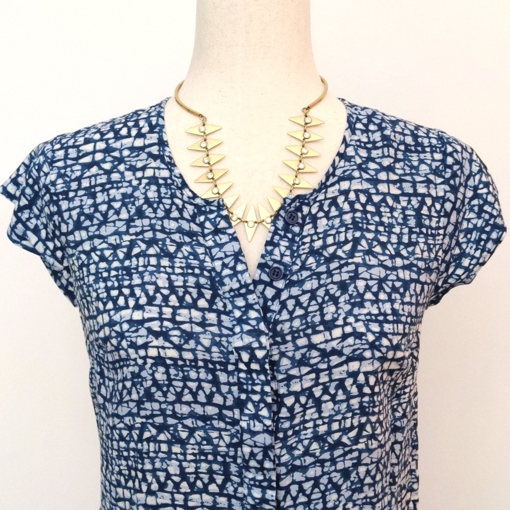 Blue & White Short Sleeve, Button Down Blouse S M